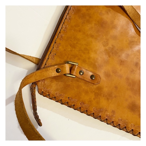 VINTAGE - LEATHER TOOLED ENVELOPE STYLE HANDBAG - Picture 8 of 9